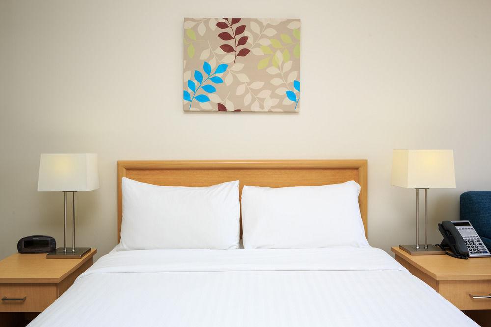 Mirage Hotel Newport Ngoại thất bức ảnh