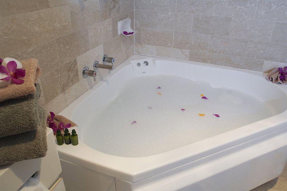 Mirage Hotel Newport Ngoại thất bức ảnh