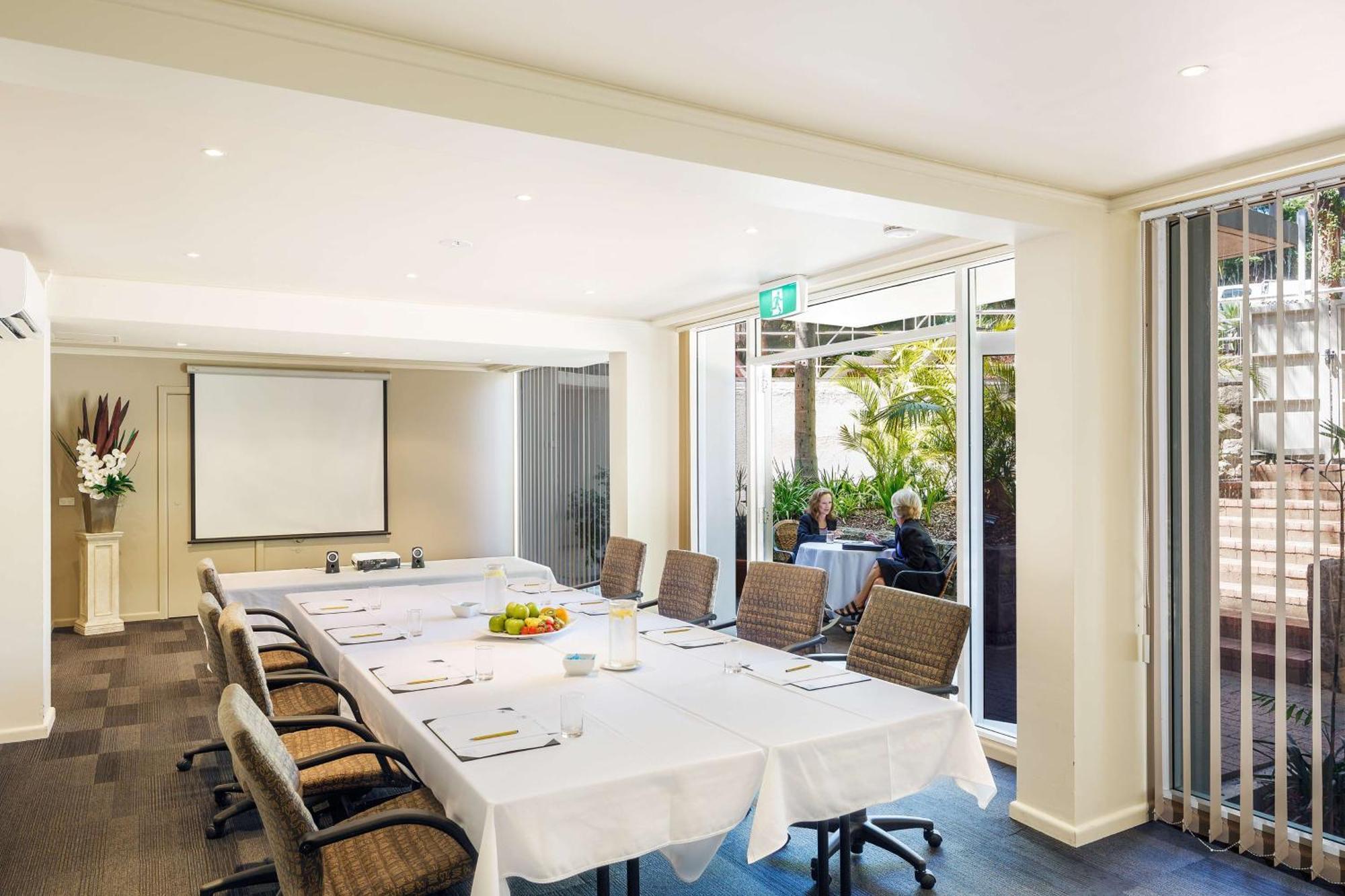 Mirage Hotel Newport Ngoại thất bức ảnh